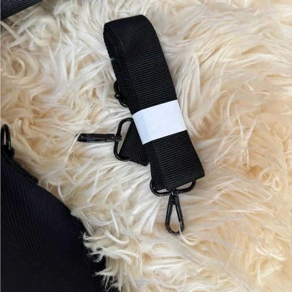 Armani new duffle bag large with dust bag - Picture 4 of 6